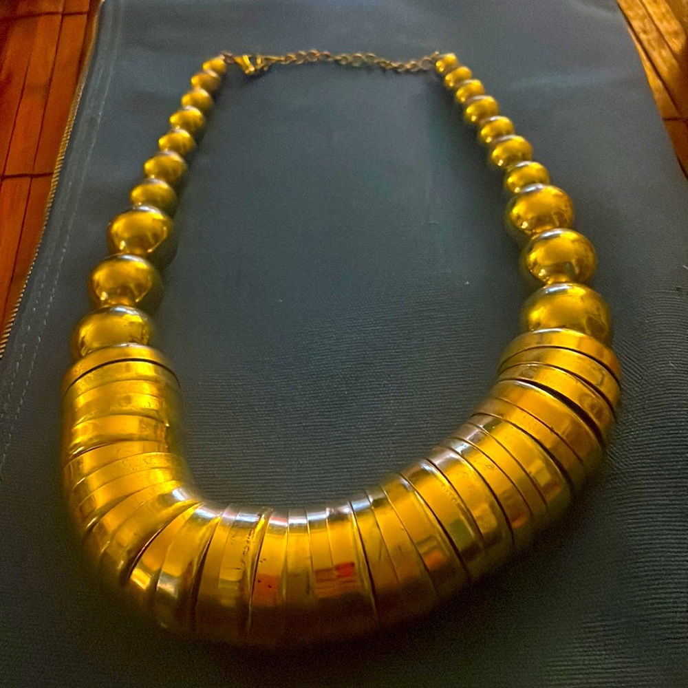 Vintage gold metal beaded necklace